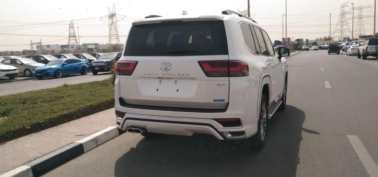 Factors That Affect the Toyota Land Cruiser LC 300 Price In India